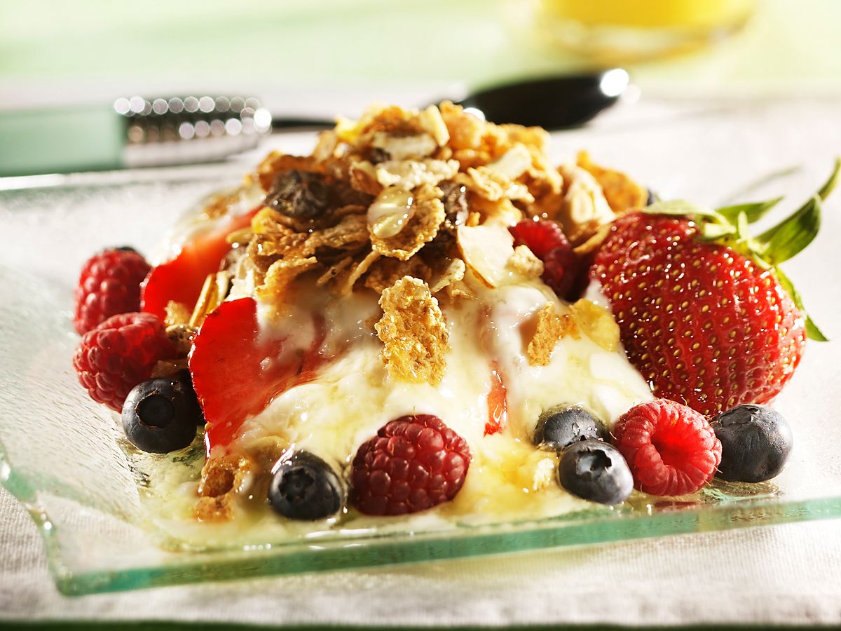 Muesli with Berries and Maple Syrup | Kids | Maple from Canada